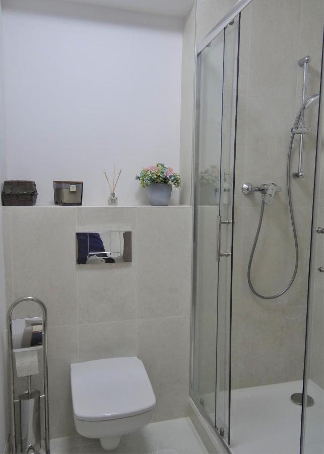 Top Urban Apartment - Free Parking, Green Energy, Modern Style Bratislava Ngoại thất bức ảnh